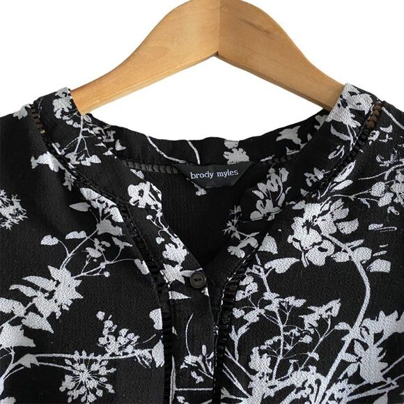 Brody myles Black and White Floral Print V Neck Blouse 3/4 Length Sleeves US M - Picture 3 of 8